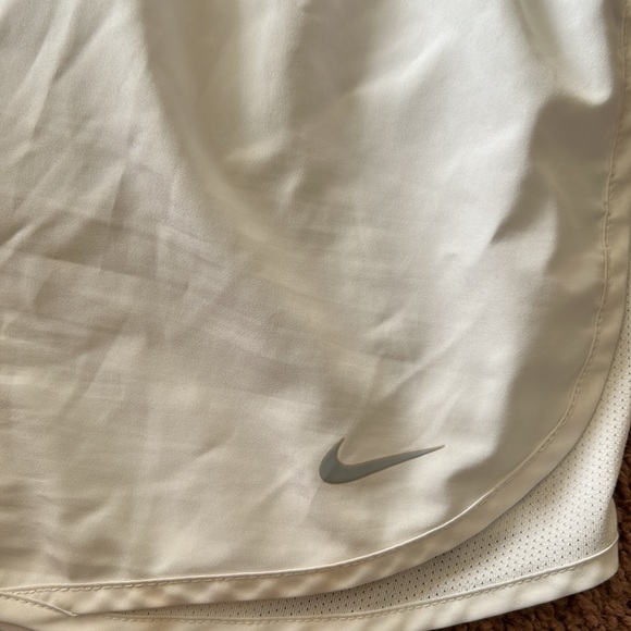 White Nike running shorts size small - Picture 2 of 4